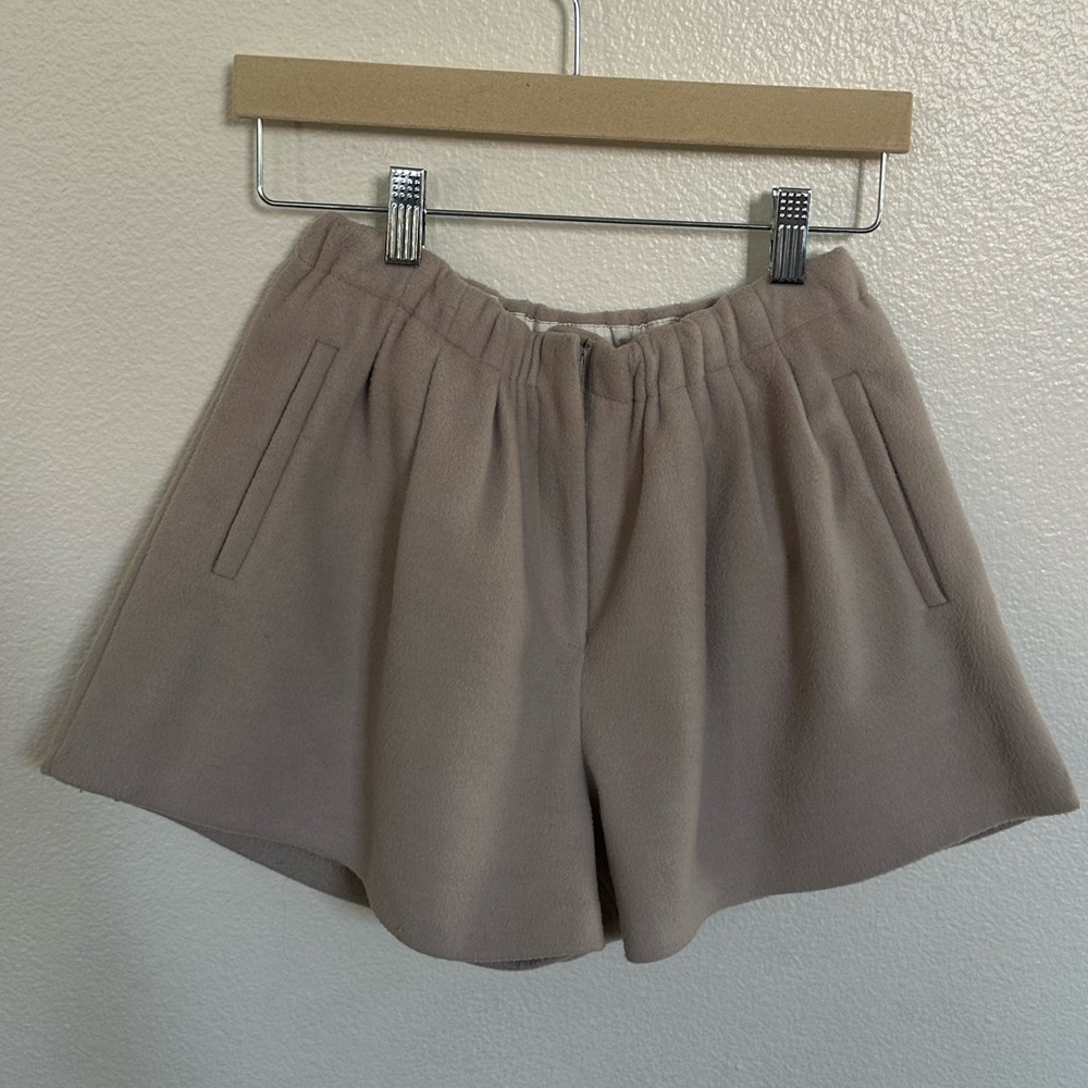 Chic Women's Tan winter wool Shorts